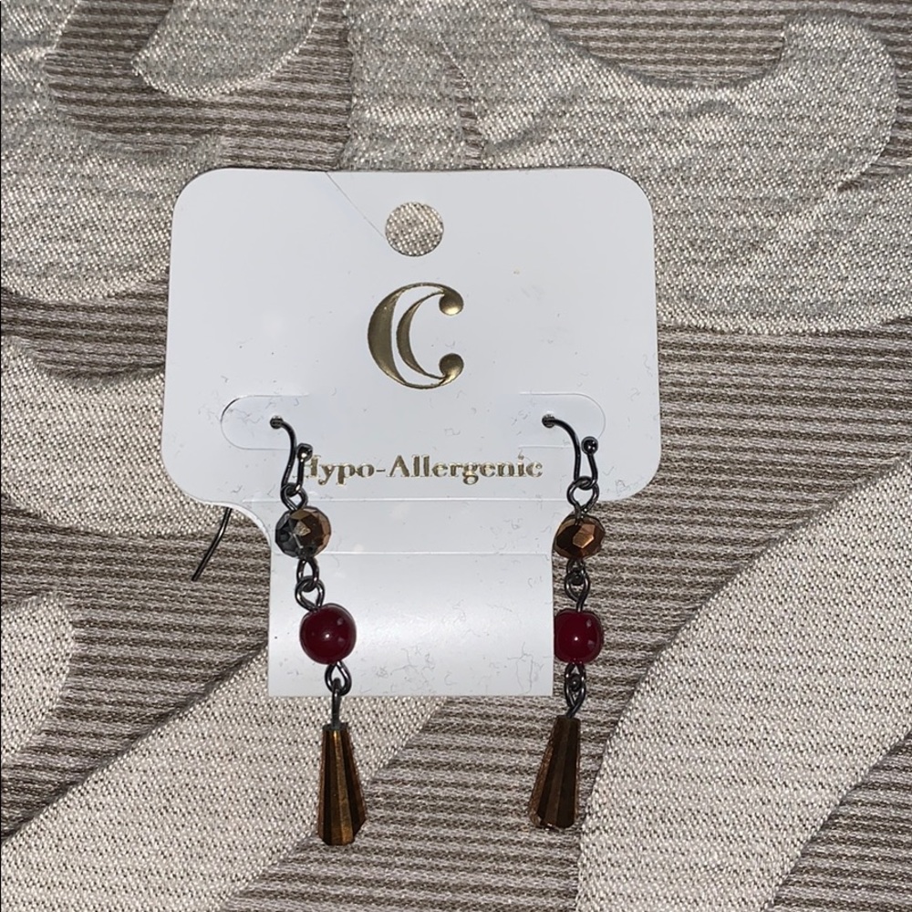 ⭐️ Charming Charlie red and bronze earrings